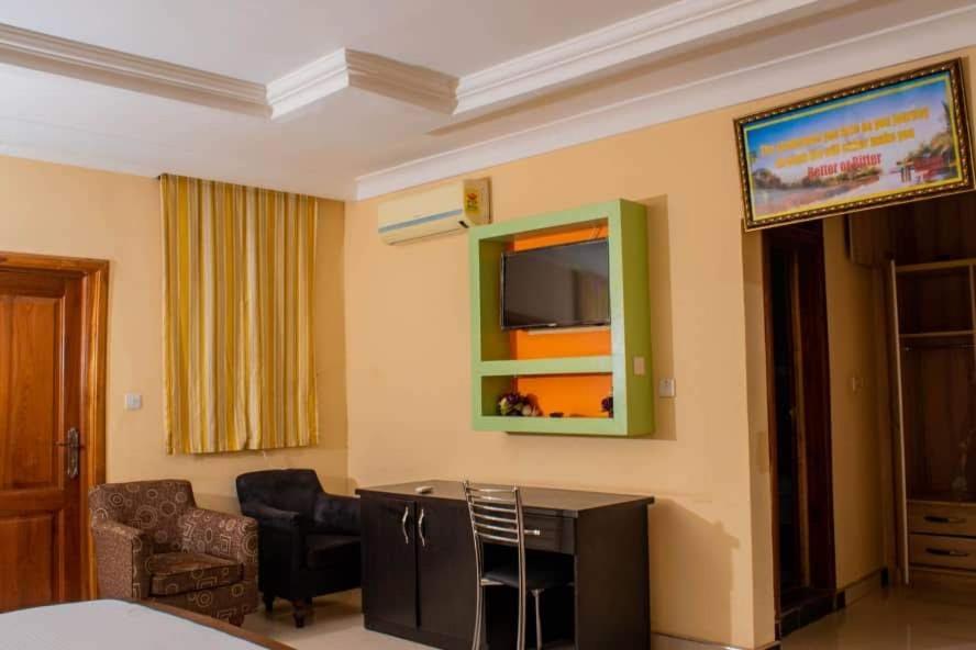 Dc Ambassadors Hotel Dawhwenya Esterno foto