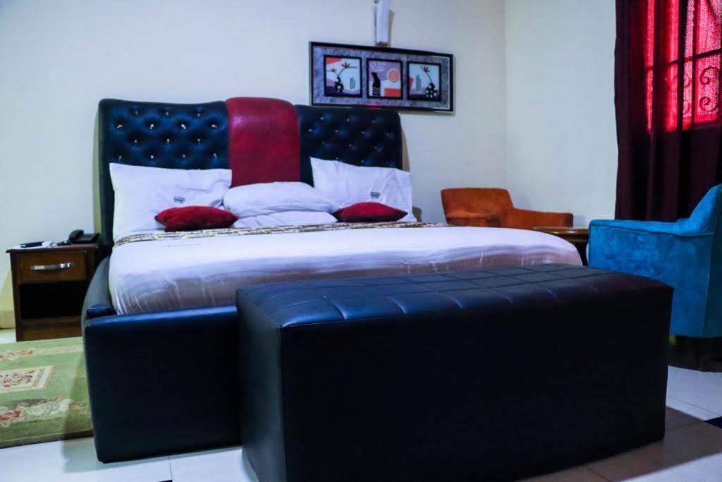 Dc Ambassadors Hotel Dawhwenya Esterno foto