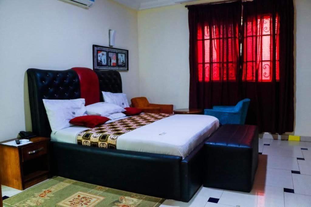 Dc Ambassadors Hotel Dawhwenya Esterno foto