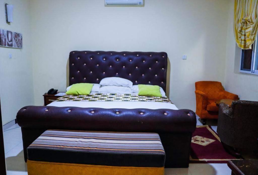 Dc Ambassadors Hotel Dawhwenya Esterno foto