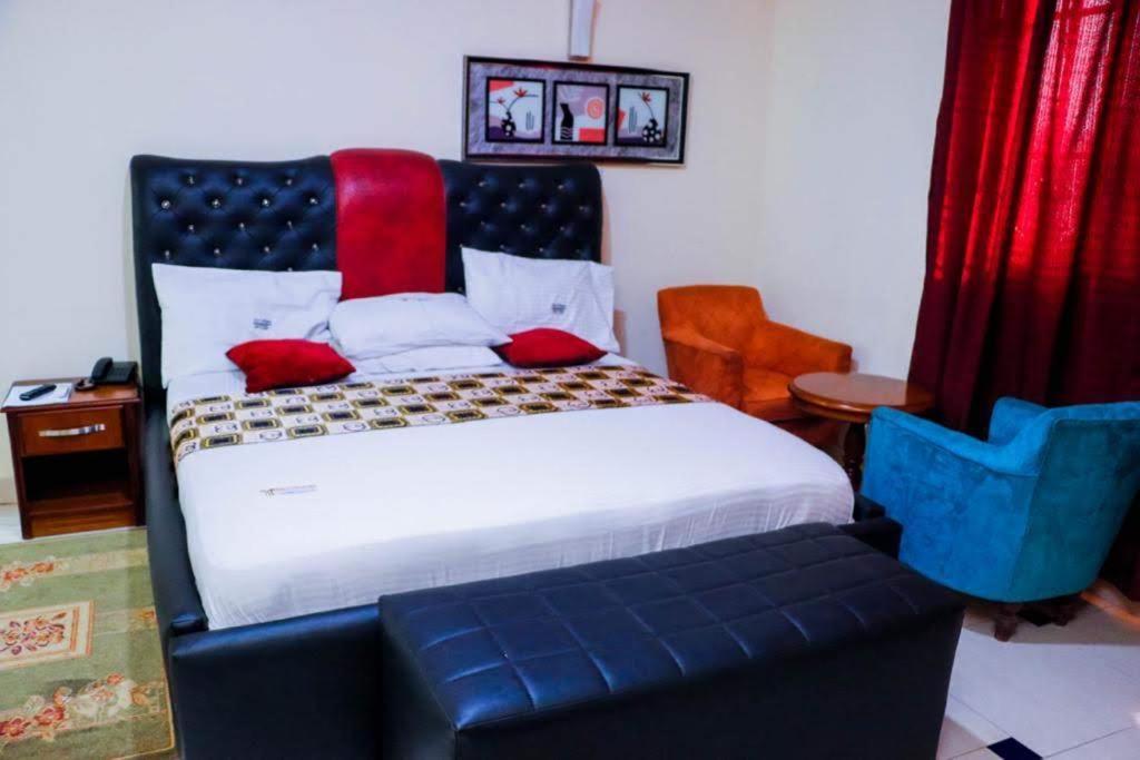 Dc Ambassadors Hotel Dawhwenya Esterno foto
