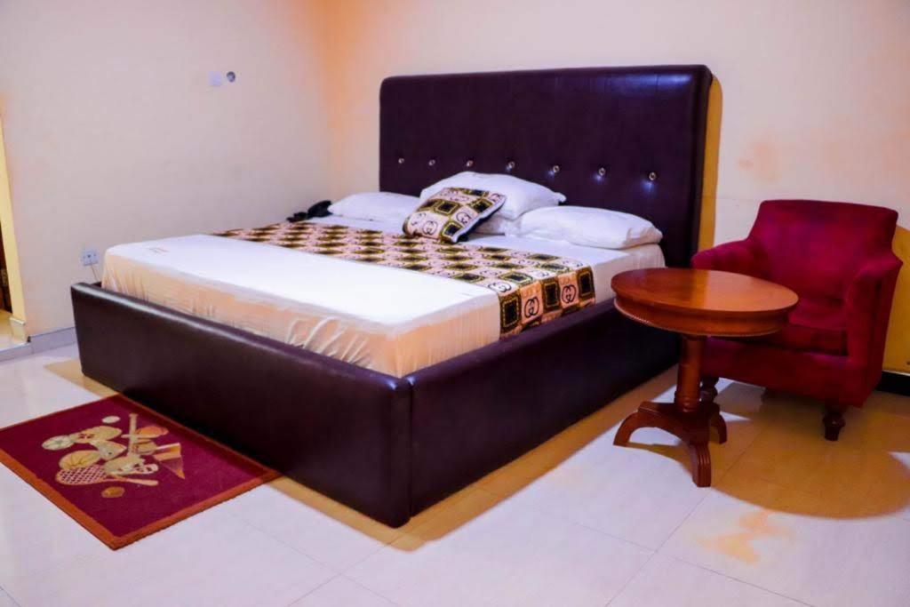 Dc Ambassadors Hotel Dawhwenya Esterno foto